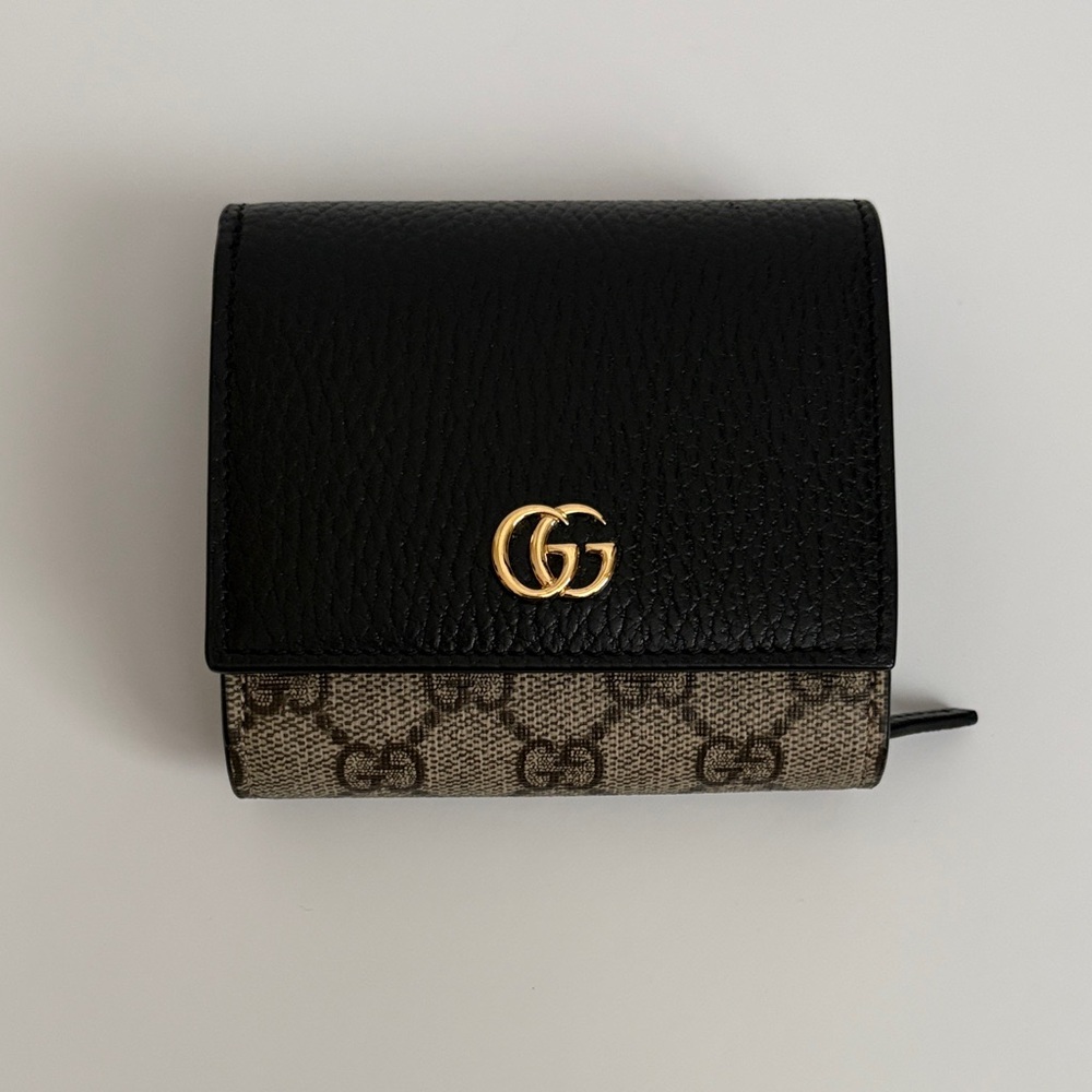 Gucci Black and Beige GG Marmont Wallet
